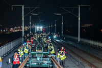 西成客专成都东至北湖线路所大修换轨施工启动